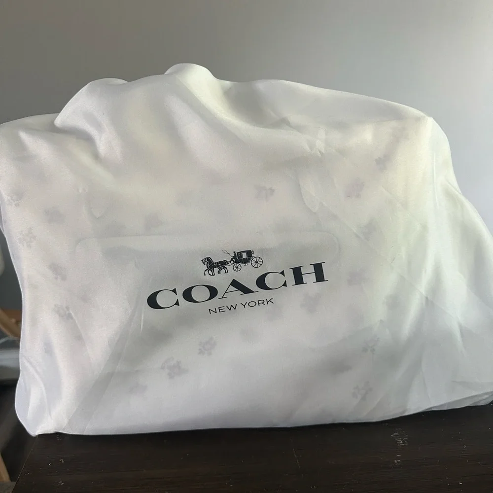 NWT Coach Taylor Tote in Floral - Picture 3 of 7